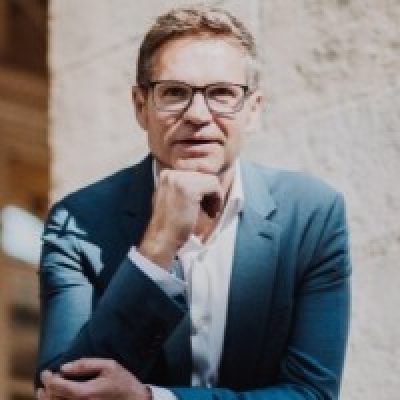 Portrait-Olivier-Derik Directeur du service client Pierre et Vacances / Expert Relation Client